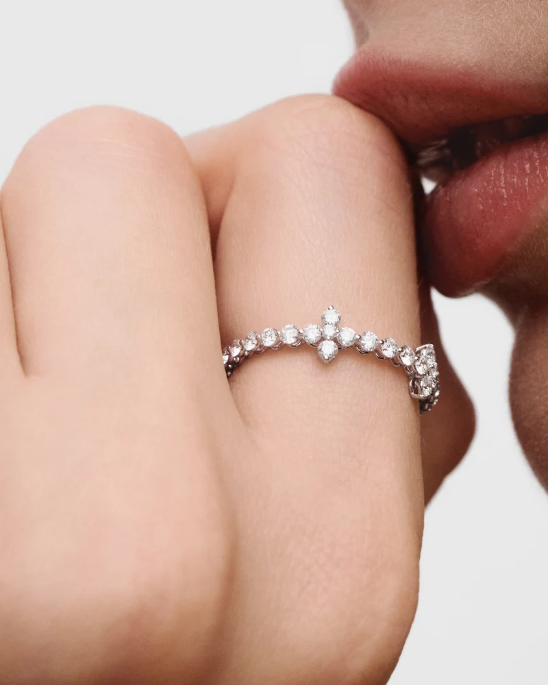 GRID 2 Diamonds and White Gold Maggie Cascade