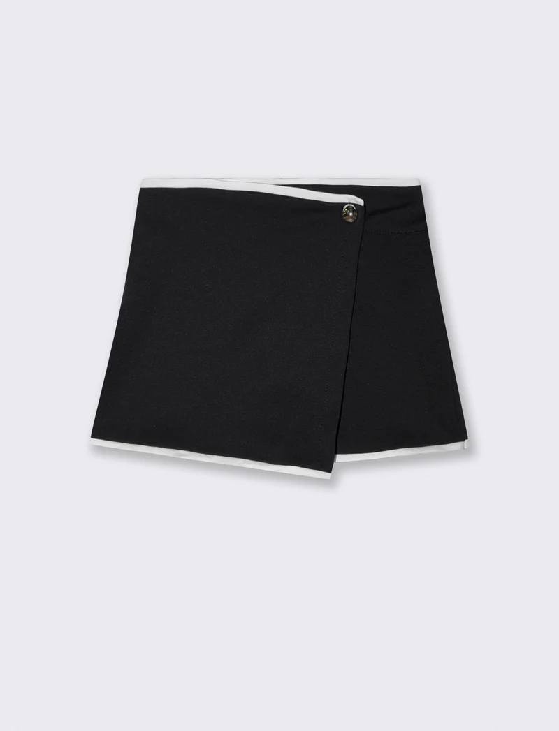 Short finta gonna con pannello e bottone - Nero