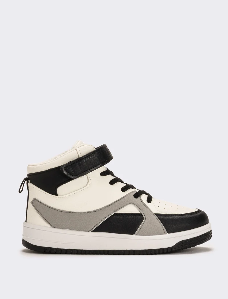Sneakers a colllo alto con strappo da bambino - Bianco